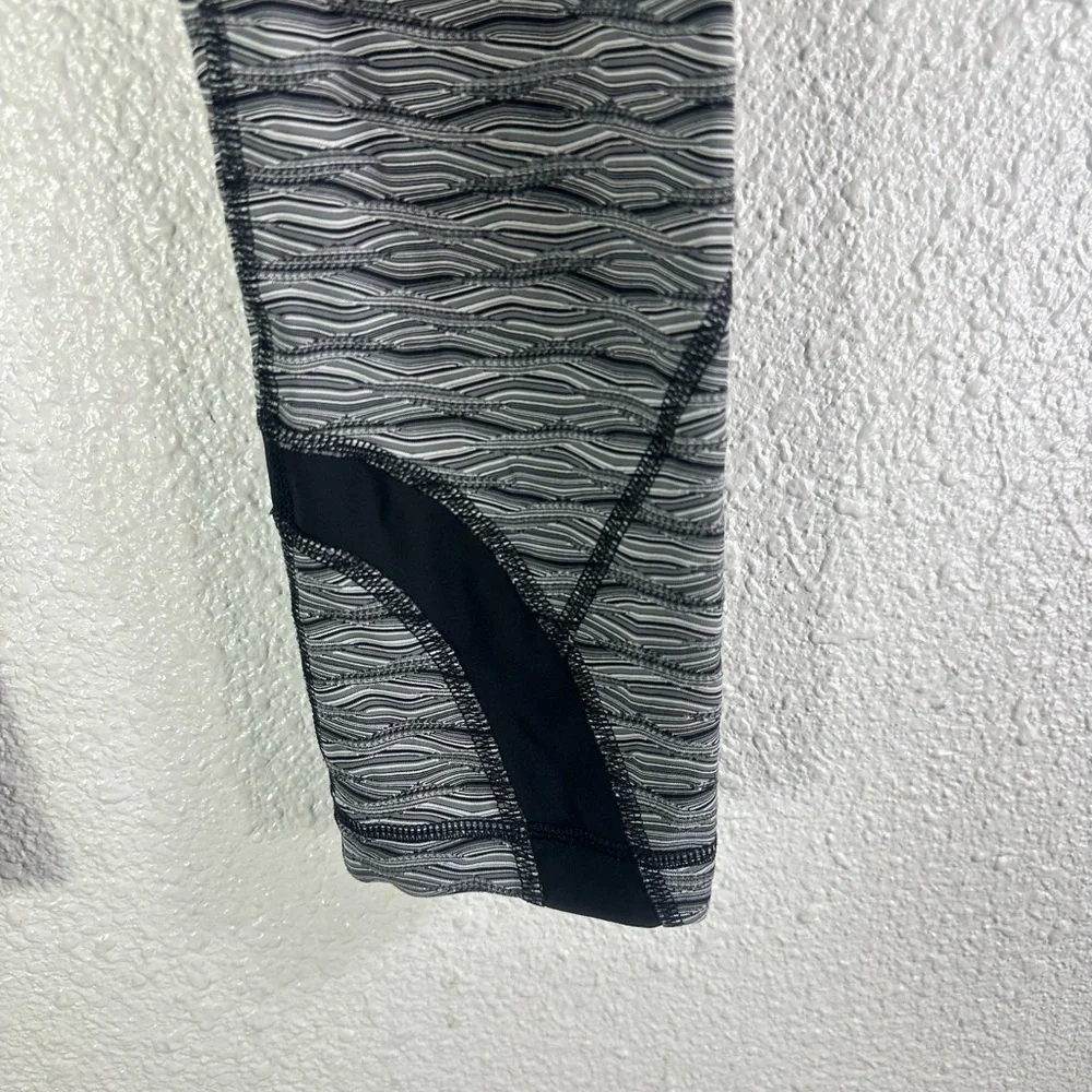 Lululemon Run Inspire Crop II All Luxtreme Textured Wave Black Silver Spoon 4